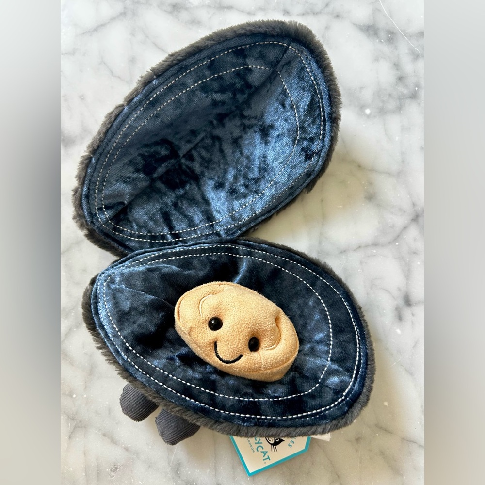 BNWT Jellycat Michelle Mussel